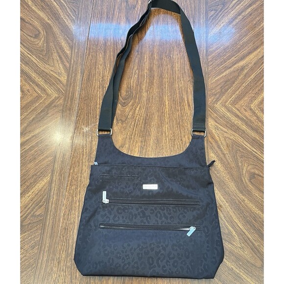 BAGGALLINI Bag Black on Black Cheetah Print Bucket Bag Crossbody Shoulder  Purse - Picture 1 of 9